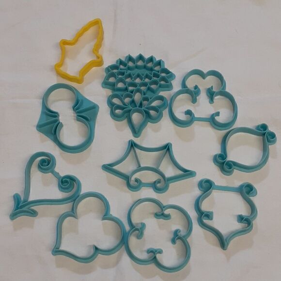 Wedding cake fondant cutters 1972, 10 Piece Lot Vintage Wilton - Picture 1 of 6